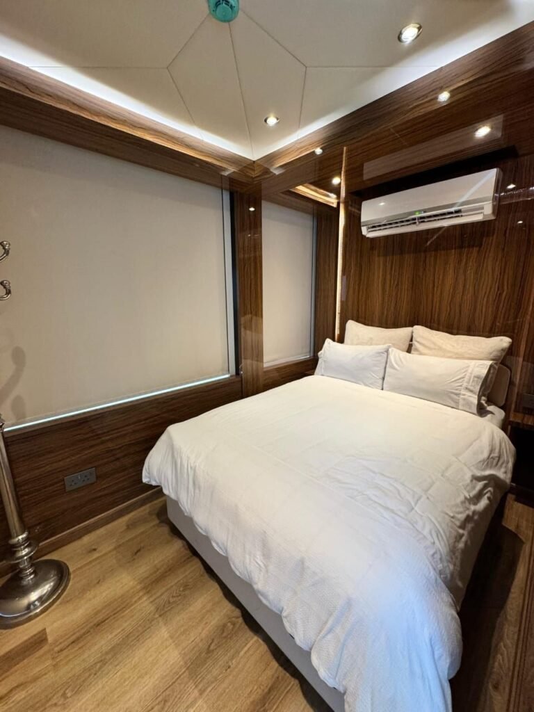 Amber Regent – yacht rental at Yas Marina (6)