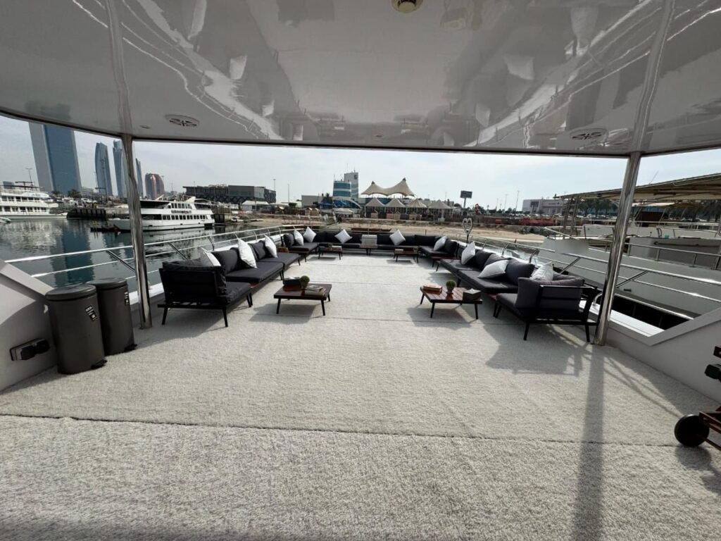 Amber Regent – yacht rental at Yas Marina (3)