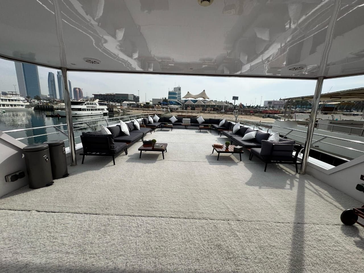 Amber Regent – yacht rental at Yas Marina (3)