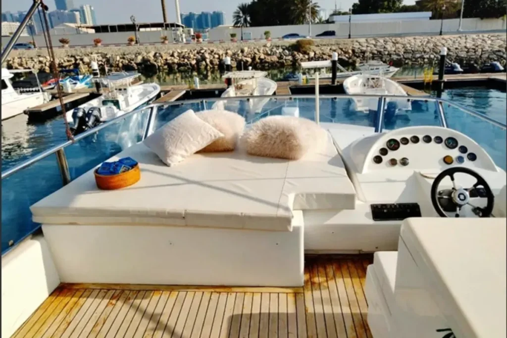 Silver Gull 55 – yacht rental in Abu Dhabi (3)