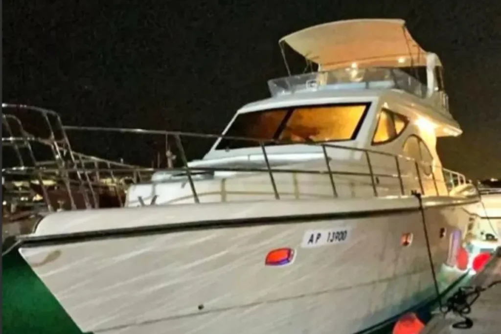 Silver Gull 55 – yacht rental in Abu Dhabi (4)